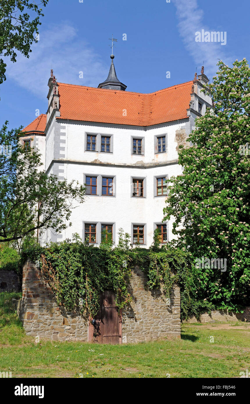 Wasserschloss Podelwitz, Auenlandschaft, Freiberger Mulde, erbaut am Ende des 16. Jahrhunderts, erweiterte im Jahre 1893, heute Reiseziel Reisen hostel Stockfoto