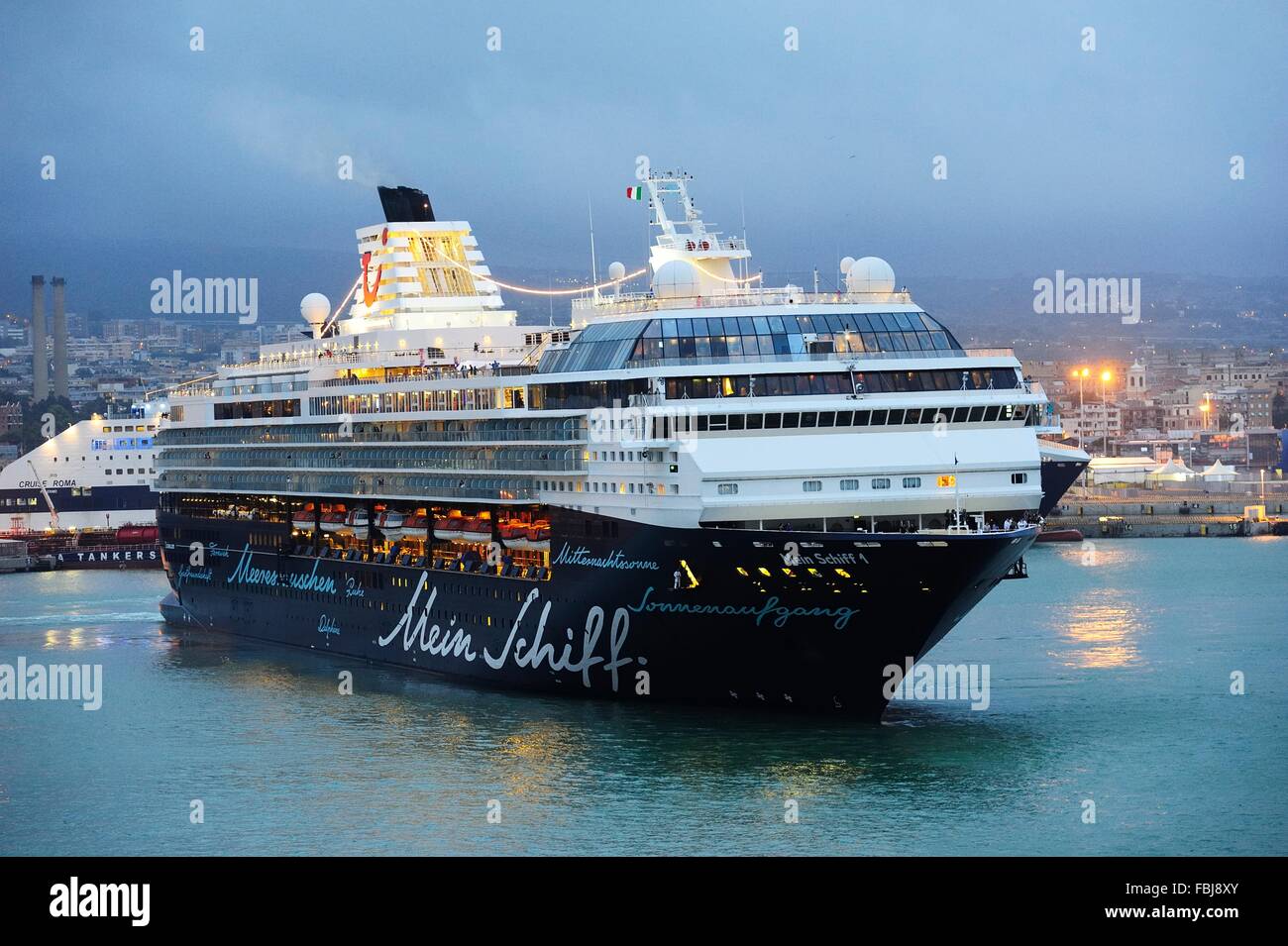 Tui Mein Schiff 1 In Der Nacht Civitavecchia Im September