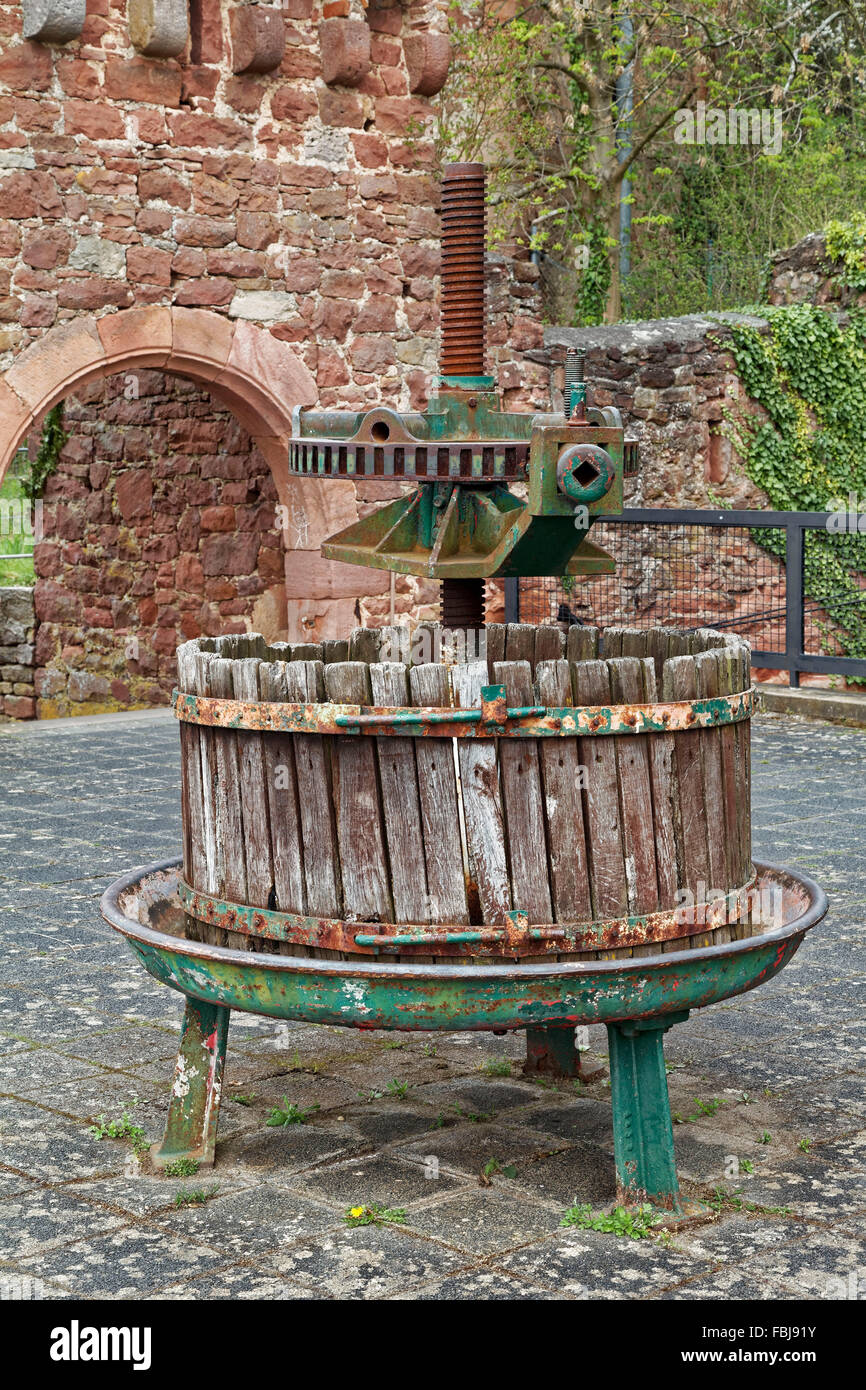 historische Wein drücken Sie auf die Clingenburg über Klingenberg am Main, untere Franken, Bayern, Deutschland Stockfoto