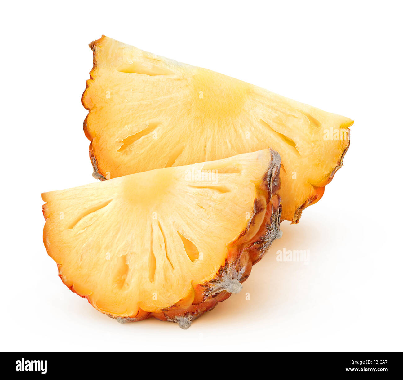 Ananas Stücke isoliert auf weiss mit Beschneidungspfad Stockfoto