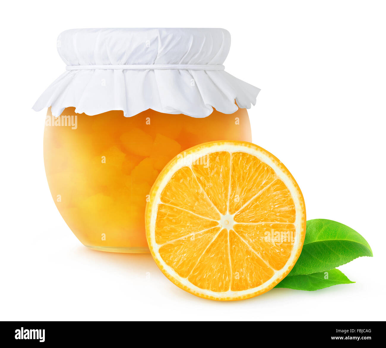 Orange Marmelade in ein Glas isoliert auf weiss, mit Beschneidungspfad Stockfoto