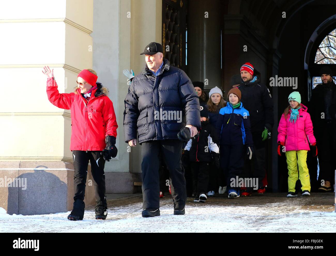 Oslo, 17.01.2016 ihre Majestäten König Harald und Königin Sonja und Familie 25. Jahrestag des Aufstiegs auf den norwegischen Thron ihre Majestäten König Harald und Königin Sonja der königlichen Familie besucht die Ereignisse im The Palace Square (Slottsplassen) RPE/Albert Nieboer/Niederlande OUT - NO-Draht-Dienst - Stockfoto