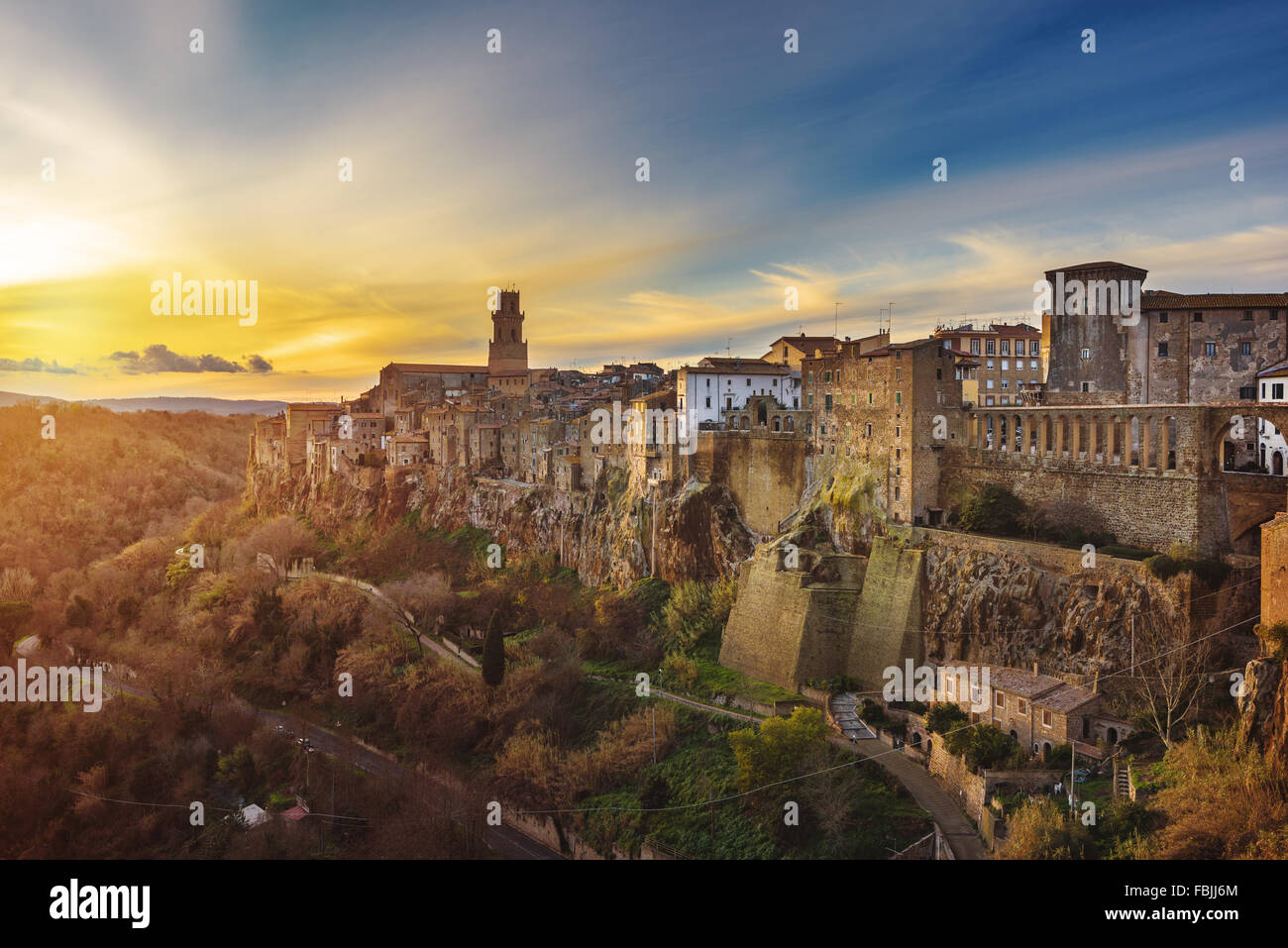 Panorama der mittelalterlichen Stadt der Etrusker in der Toskana, Pitigliano. Stockfoto