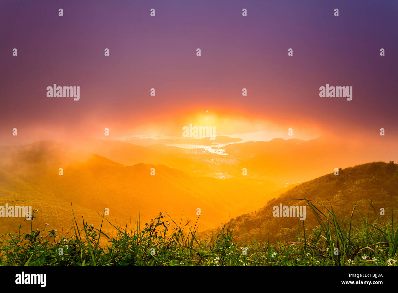 Sonnenaufgang am Berge in Hong Kong Sommer Stockfoto