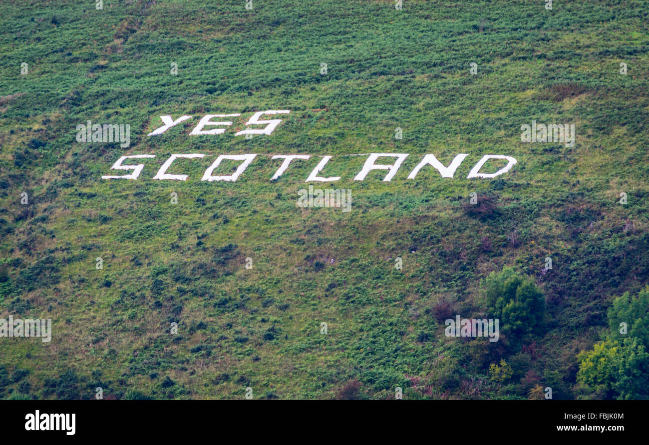 Ja Schottland Grossbriefe angeheftet, Belfast Black Mountain bei Schottlands Abstimmung über Unabhängigkeit von Großbritannien. Stockfoto