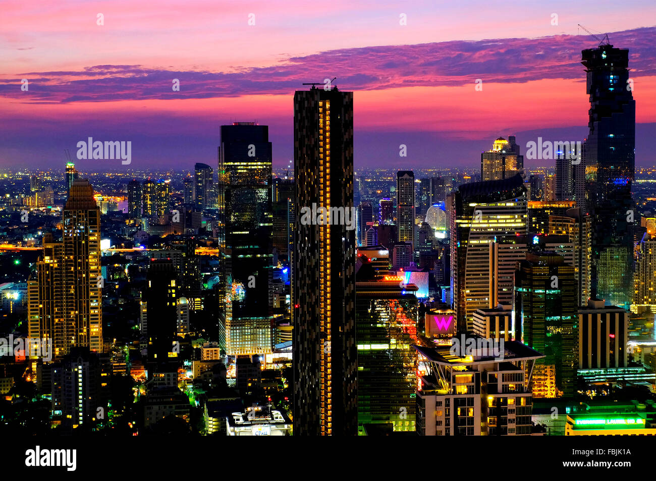 Sonnenuntergang über der Skyline von Bangkok, Thailand Stockfoto