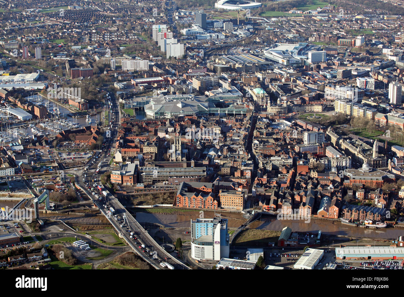 Luftaufnahme von Hull City centre, Marina, Gezeiten Barriere, River Hull, UK Stockfoto