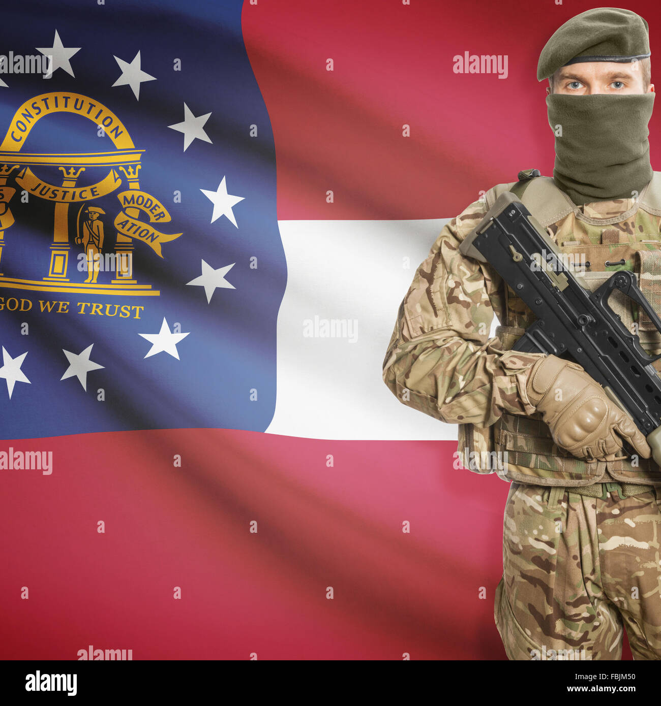 Soldat mit Maschinengewehr und USA Staatsflagge auf Hintergrund-Serie - Georgien Stockfoto