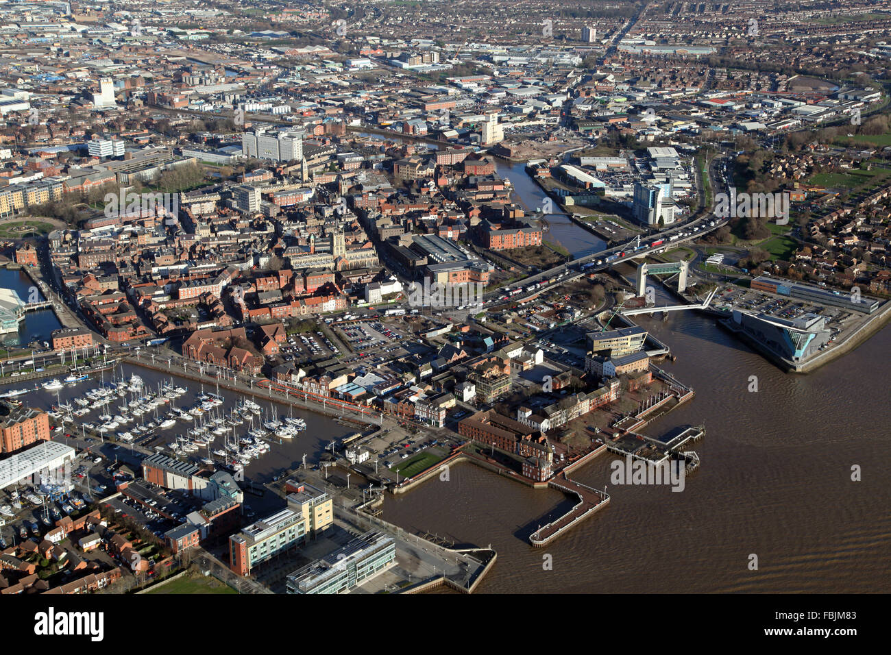 Luftaufnahme von Hull City centre, Marina, Gezeiten Barriere, die Tiefe & River Hull, UK Stockfoto