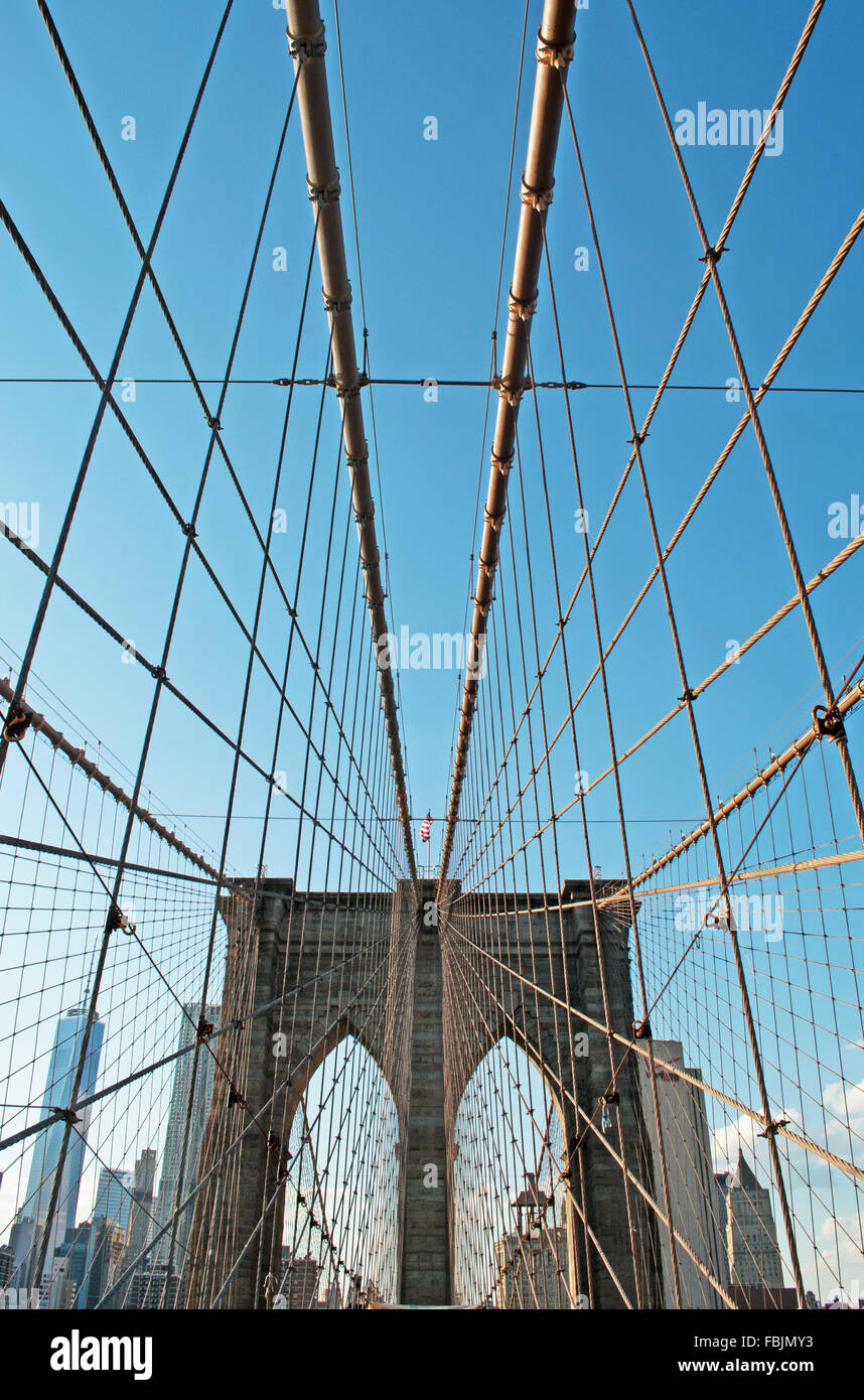 New York, USA: Details der Brooklyn Bridge, ein Symbol der Stadt New York verbindet die Stadtteile Manhattan und Brooklyn, über den East River. Stockfoto