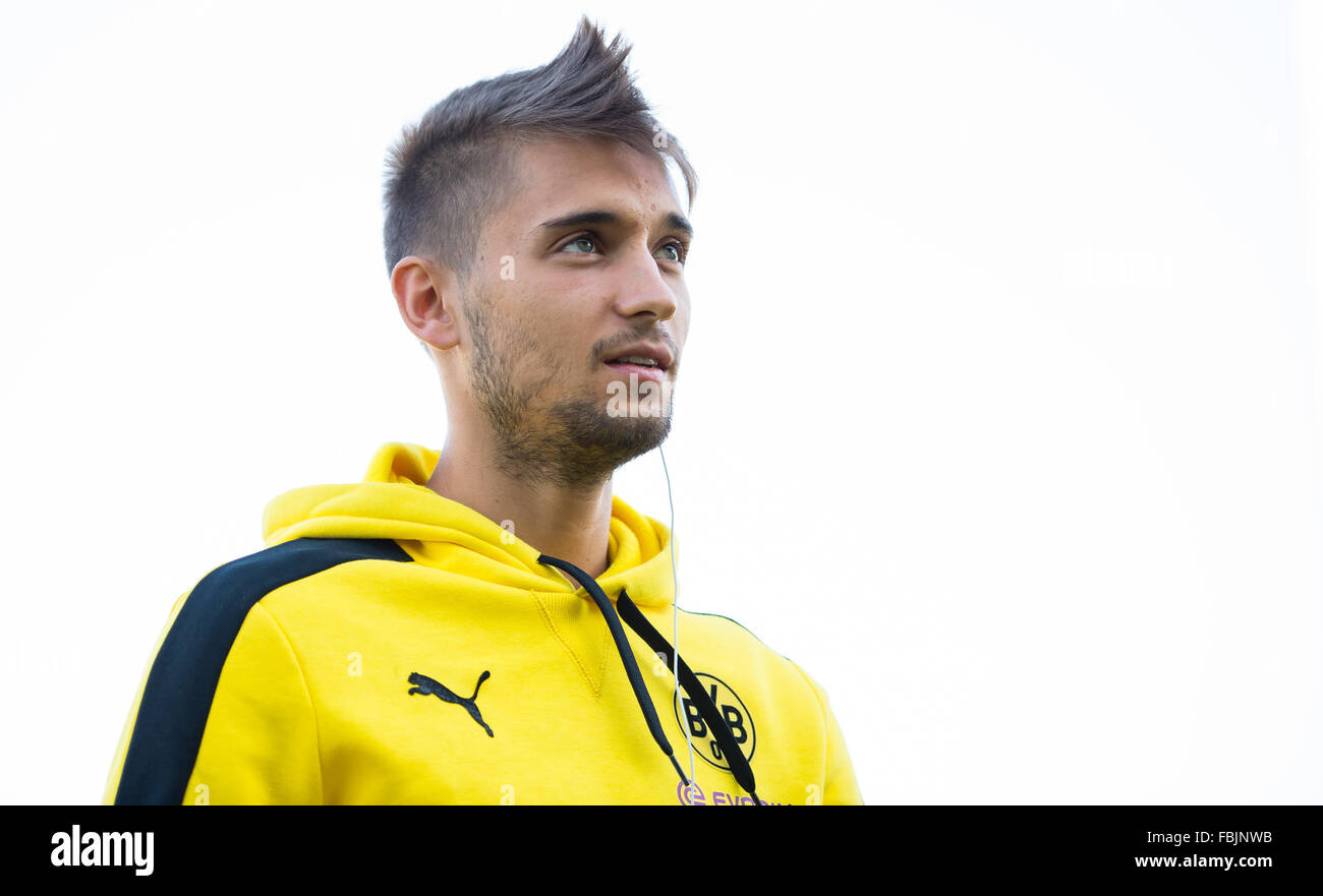 Dubai, Vereinigte Arabische Emirate. 15. Januar 2016. Dortmunds Moritz Leitner während das Testspiel zwischen Jeonbuk Hyundai Motors FC vs. Borussia Dortmund im Zabeel Stadion in Dubai, Vereinigte Arabische Emirate, 15. Januar 2016. Foto: Guido Kirchner/Dpa/Alamy Live News Stockfoto