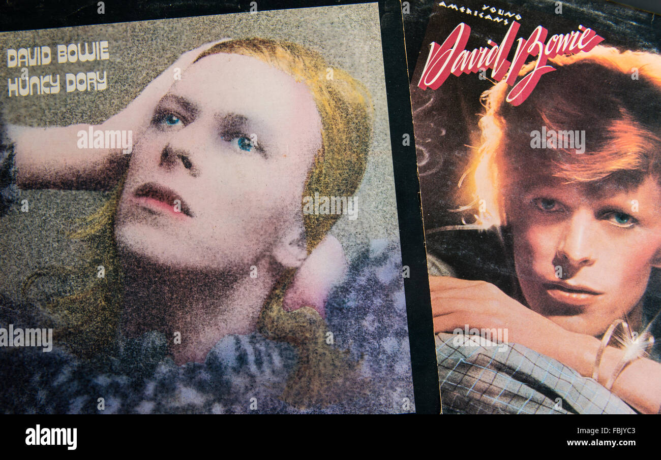 Die Cover von David Bowie's 1970s Alben Hunky Dory und Young Americans Stockfoto