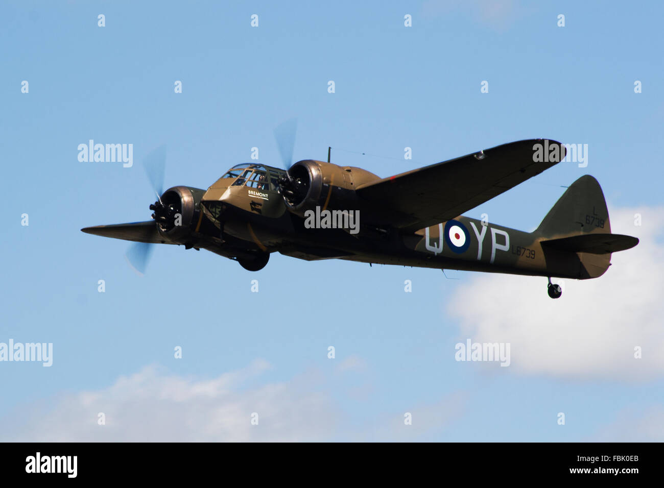 Nur fliegen Bristol Blenheim Bomber Flugzeug fliegen bei Royal International Air Tattoo RIAT 2015 an einem sonnigen Tag Stockfoto