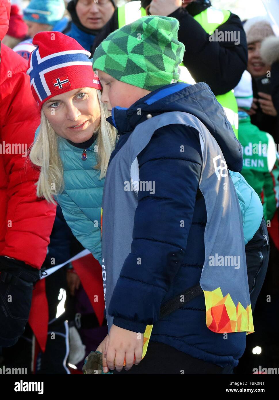 Oslo, 17.01.2016 Crowne Prinzessin Mette-Marit und Prinz Sverre Magnus 25. Jahrestag des Aufstiegs auf den norwegischen Thron ihre Majestäten König Harald und Königin Sonja der königlichen Familie besucht die Ereignisse im The Palace Square (Slottsplassen) RPE/Albert Nieboer/Niederlande OUT - NO-Draht-Dienst - Stockfoto