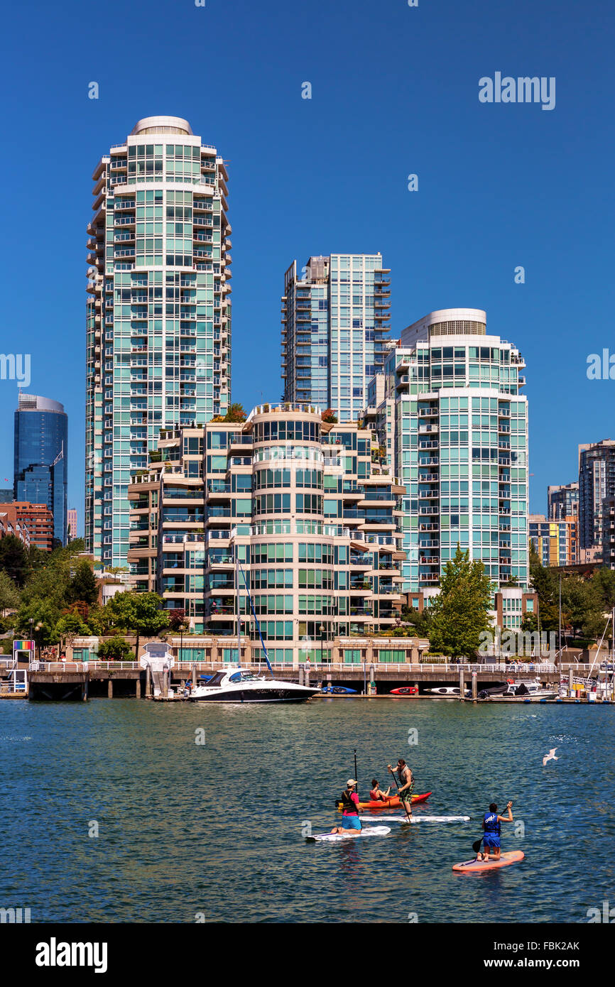 City Skyline von Vancouver, British Columbia, Kanada, vom Wasser aus gesehen Stockfoto