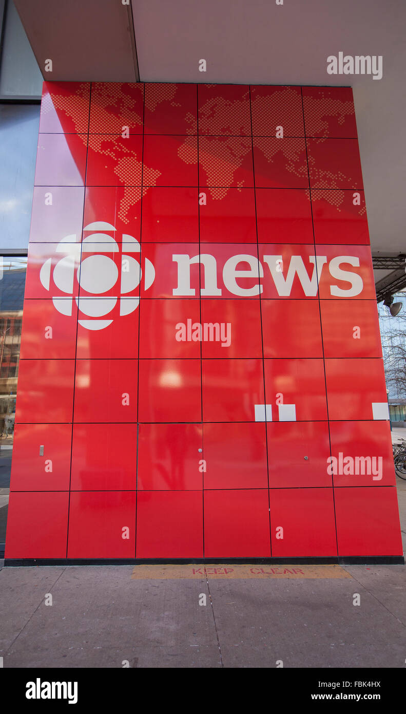 TORONTO - 24. Dezember 2015: CBC News ist die Arbeitsteilung der Canadian Broadcasting Corporation verantwortlich für die Nachrichten gatherin Stockfoto