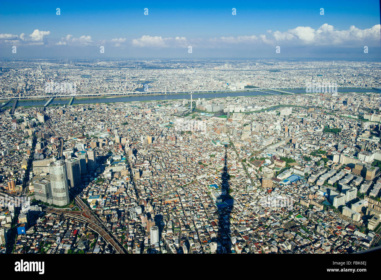 Die Vogelperspektive eines Teils des Tokyo Megacity aus Tokyo Sky Tree am Nachmittag in Tokio, Japan. Stockfoto
