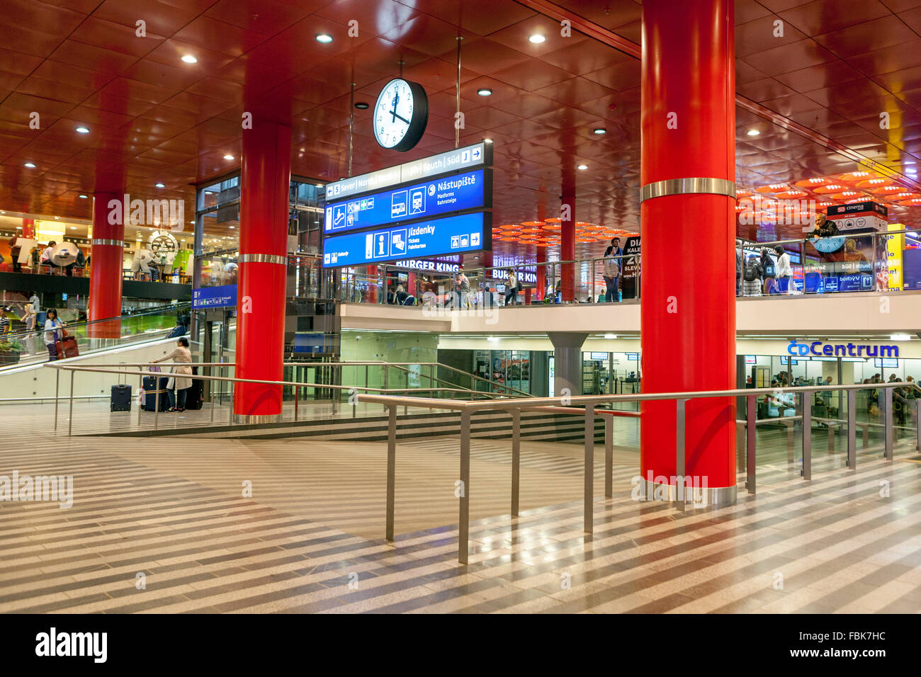 Prager Hauptbahnhof, Halle im Inneren von Prag, Tschechien Stockfoto