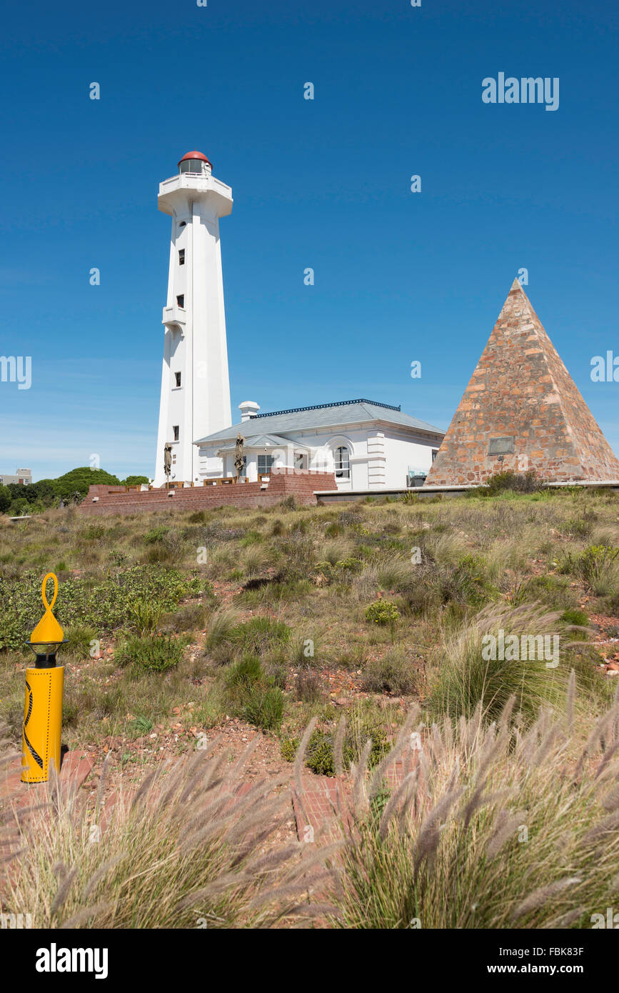 Leuchtturm und Pyramide auf Donkin Reserve, Port Elizabeth, Nelson Mandela Bay Municipality, Provinz Eastern Cape, Südafrika Stockfoto