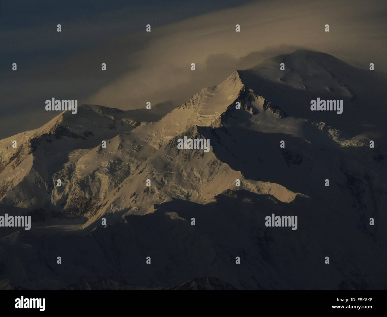 Der Gipfel des Mt McKinley, der größte Berg in Nordamerika. South Peak 20.320', Harper Gletscher zwischen North Peak 19.479' Stockfoto