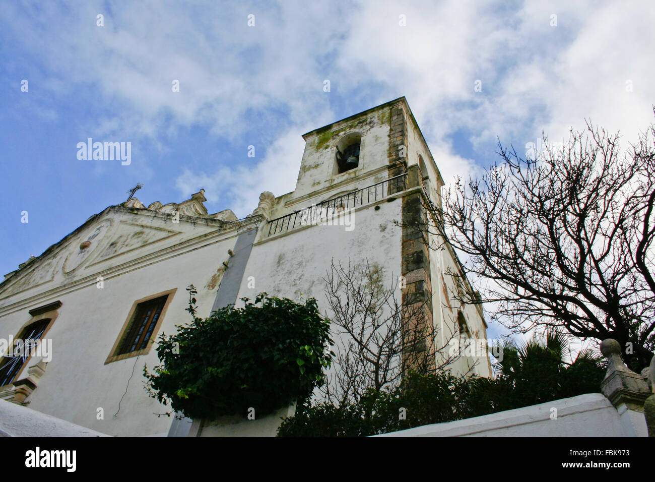 Alten weiß getünchte Kirche auf Atlantic Costa Vicentina, Portugal Stockfoto