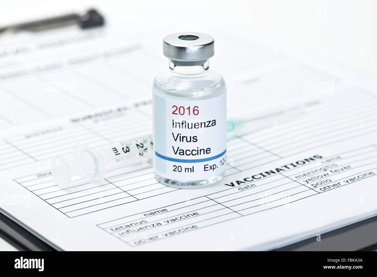 2016-Grippe-Impfstoff Faksimile mit Impfung Datensatz. Alle Etiketten, Dokumente sind frei erfunden. Stockfoto