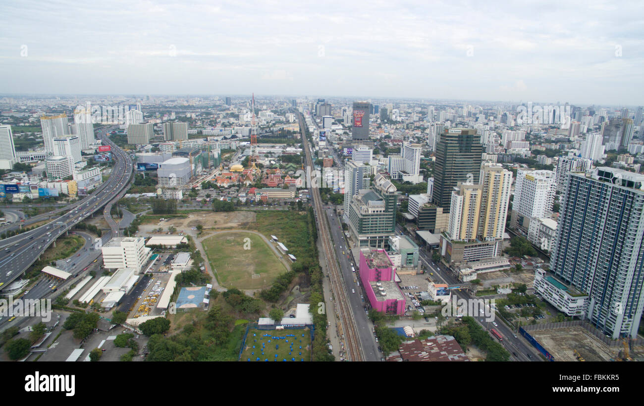 Eine Luftaufnahme von Makkasan Airport Rail Link Station in Bangkok, Thailand nach Osten. Stockfoto
