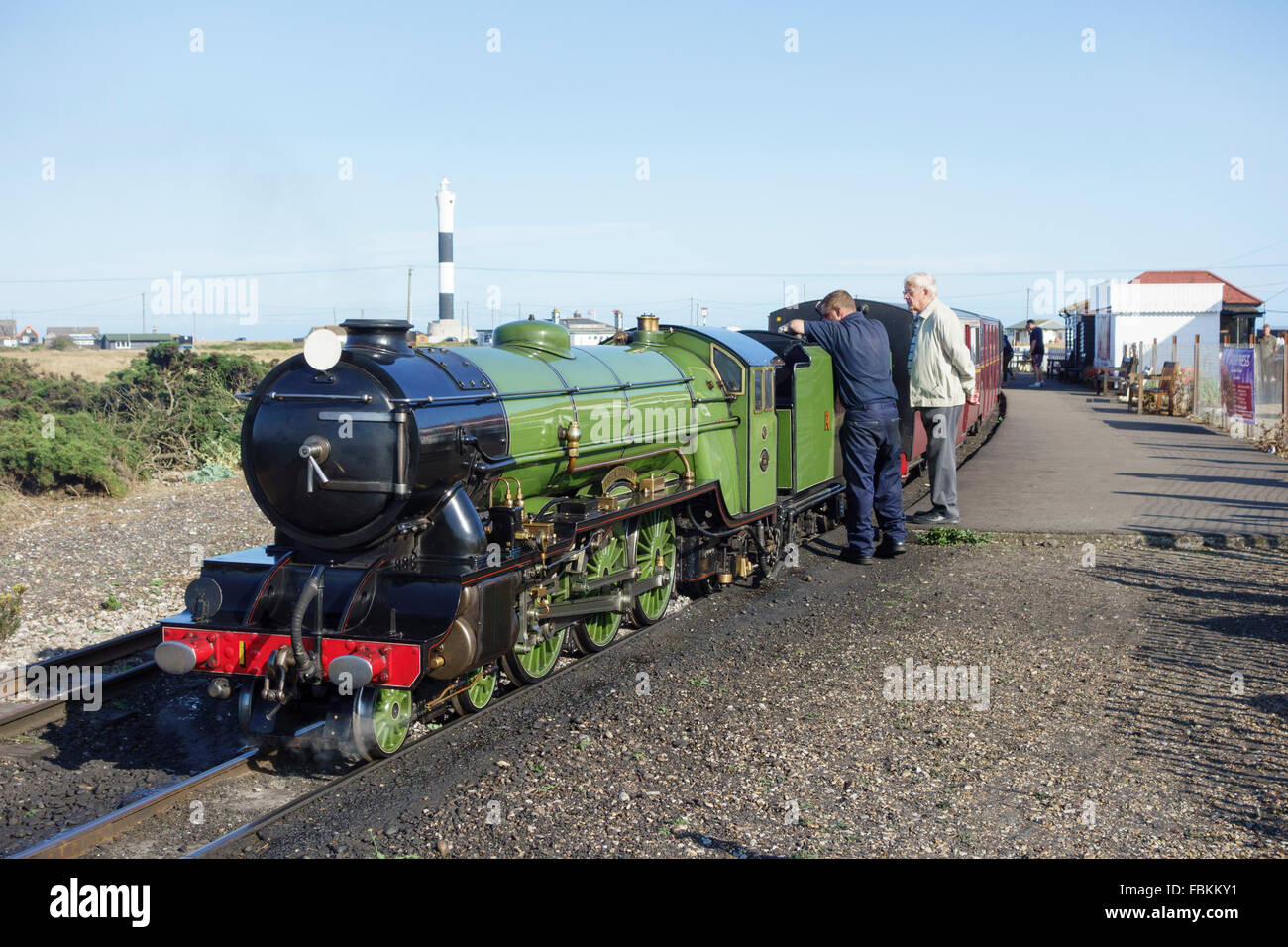 England, Kent, Dungeness. Die Miniatur-Lokomotive, 'Green Goddess' auf der Romney Hythe and Dymchurch Railway. Stockfoto