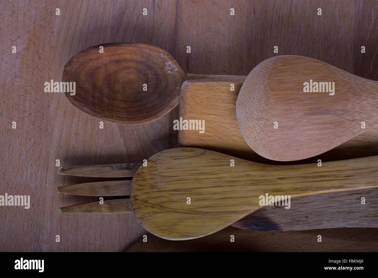 Holz-Gabeln, Löffel und Messer Stockfoto