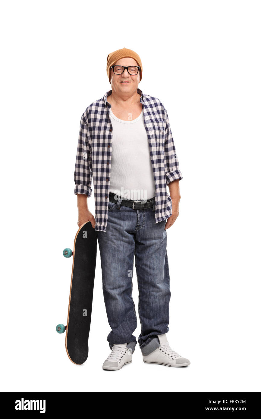 In voller Länge Portrait von cool senior Hipster posiert mit einem Skateboard isoliert auf weißem Hintergrund Stockfoto