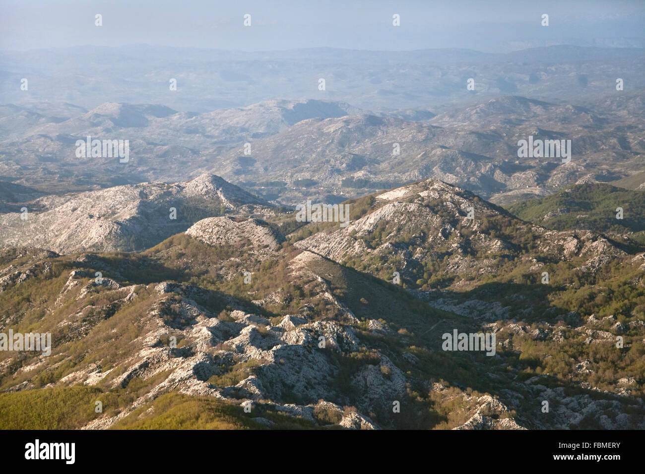 Blick auf Berge in Montenegro im Frühjahr Stockfoto