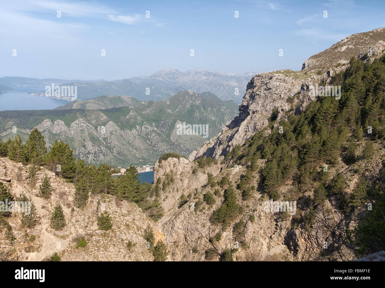 Blick auf Berge in Montenegro im Frühjahr Stockfoto