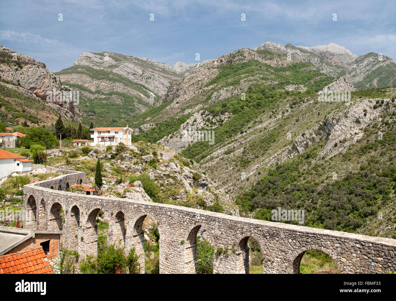 Ruinen eines Aquädukts in Old Bar (Stary Bar), Montenegro Stockfoto Ruinen eines Aquädukts in Old Bar (Stary Bar), Montenegro Stockfoto