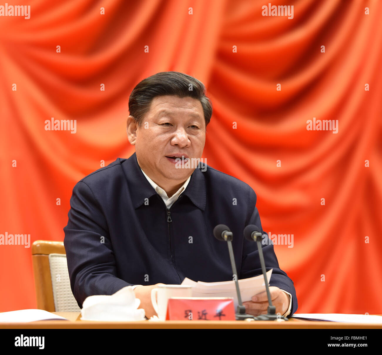 Peking, China. 18. Januar 2016. Chinesischen Staatspräsidenten Xi Jinping spricht bei einem Symposium von Ministern und Landesbeamten in Peking, Hauptstadt von China, 18. Januar 2016 besucht. Bildnachweis: Li Xueren/Xinhua/Alamy Live-Nachrichten Stockfoto