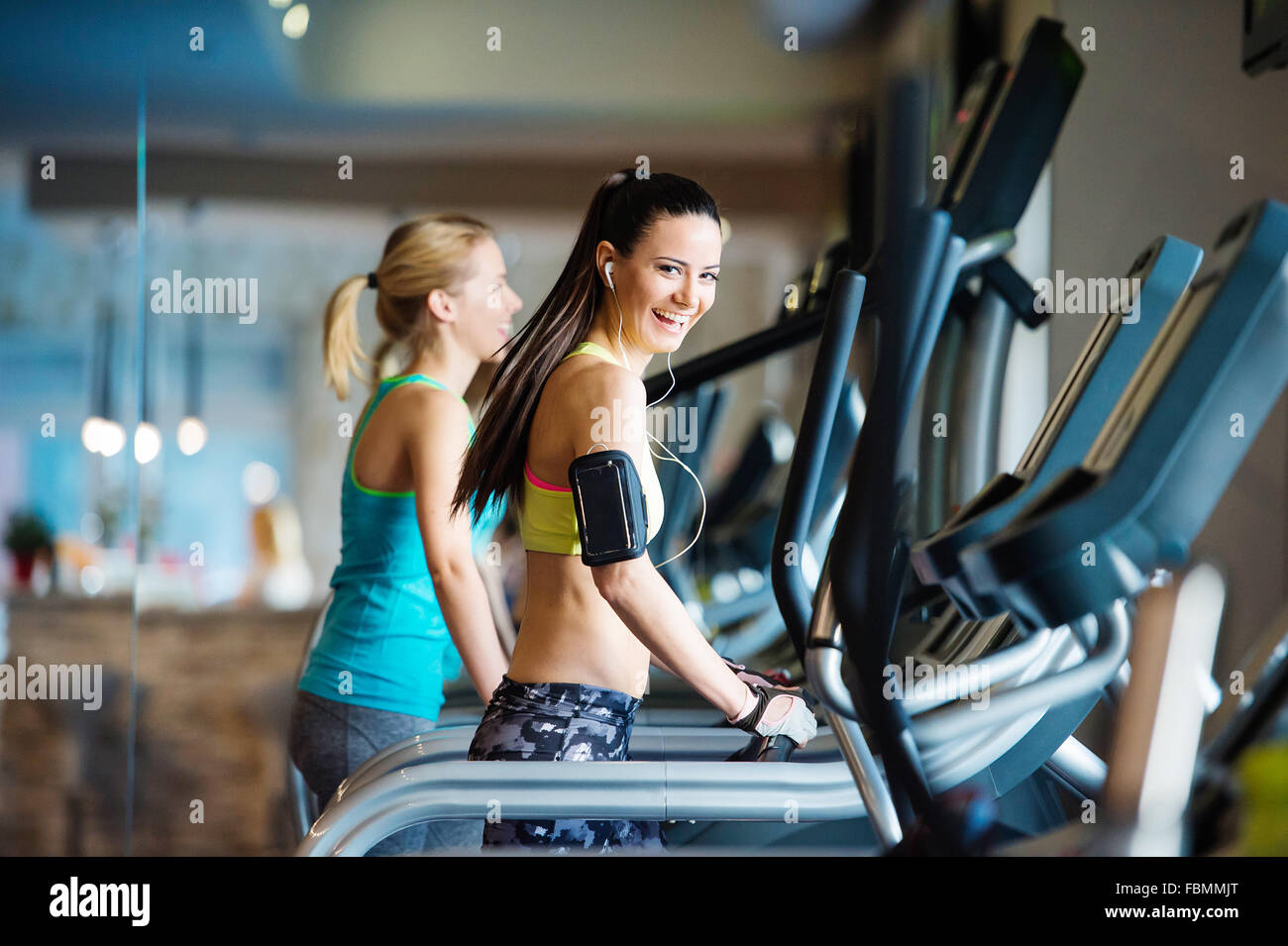 Schöne Frauen im Fitness-Studio Stockfoto