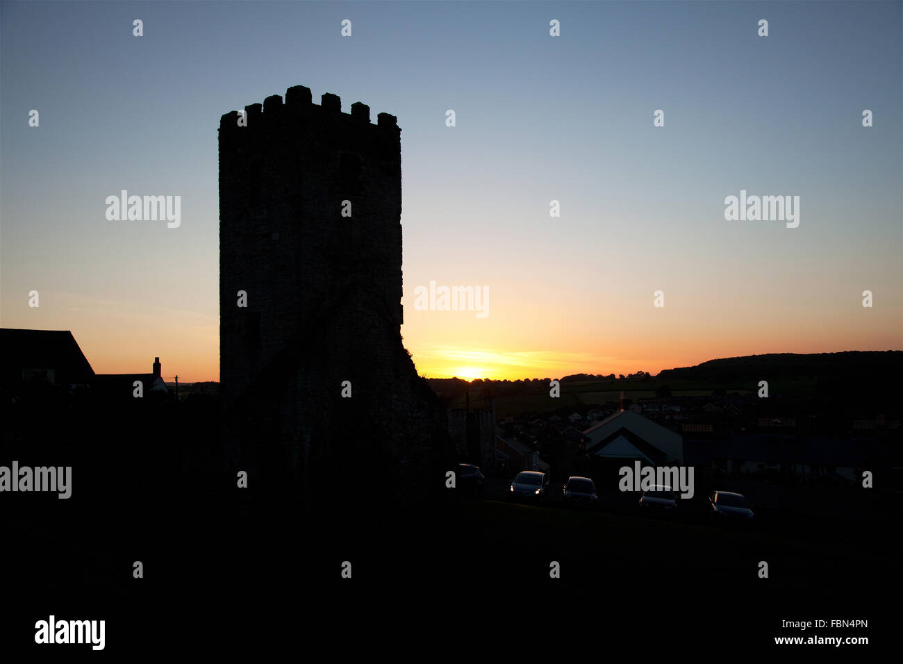 Foto von Jamie Callister ©. Sonnenuntergang in Denbigh Castle, Denbighshire, North Wales, 18. Juni 2015. Stockfoto