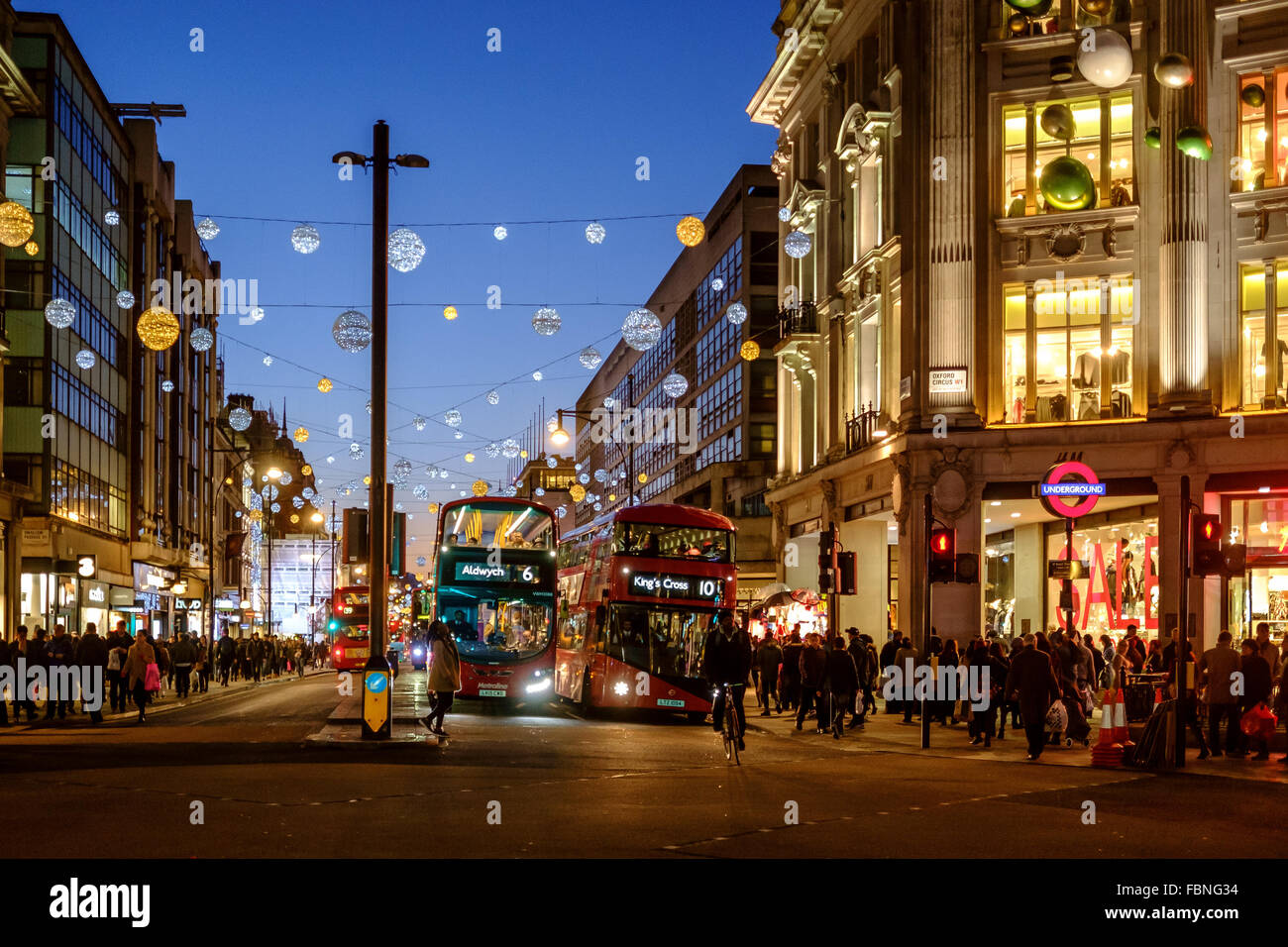 Oxford Circus am Weihnachtsabend in London, England. Stockfoto