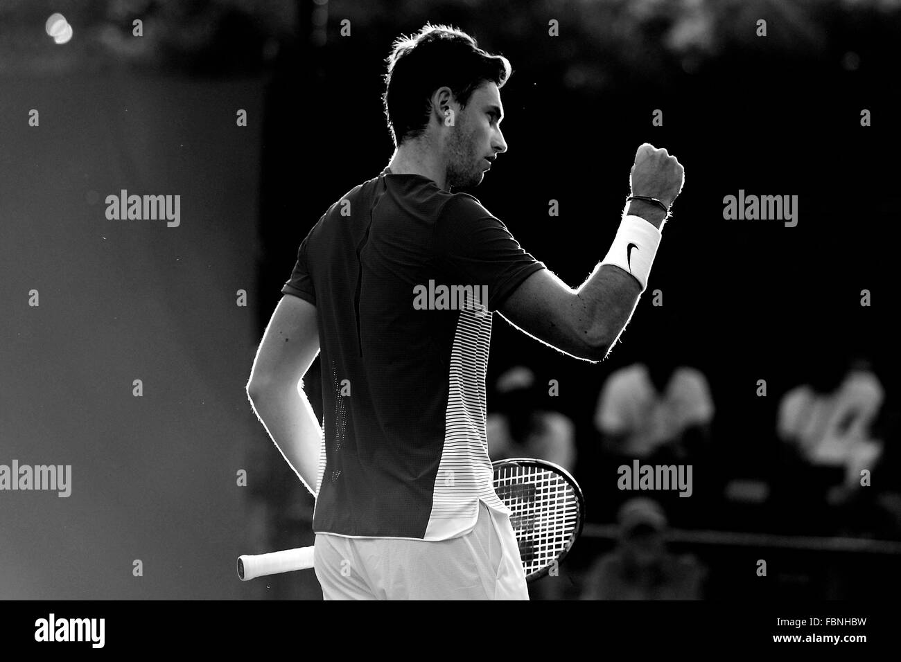Melbourne Park, Melbourne, Australien. 18. Januar 2016. Australian Open Tennis Championships. Quentin Halys (FRA) wie er Ivan Dodig (CRO) Credit schlägt: Action Plus Sport/Alamy Live News Stockfoto