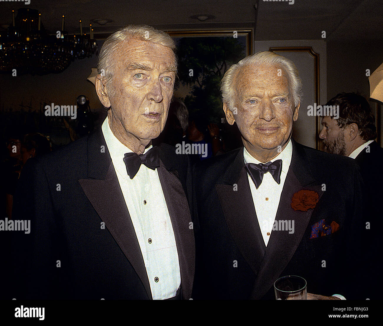 Washington, DC, USA, 22. April, 1987 James (Jimmy) Stewart und Douglas Fairbanks Jr. bei White House Correspondents Dinner.  Bildnachweis: Mark Reinstein Stockfoto