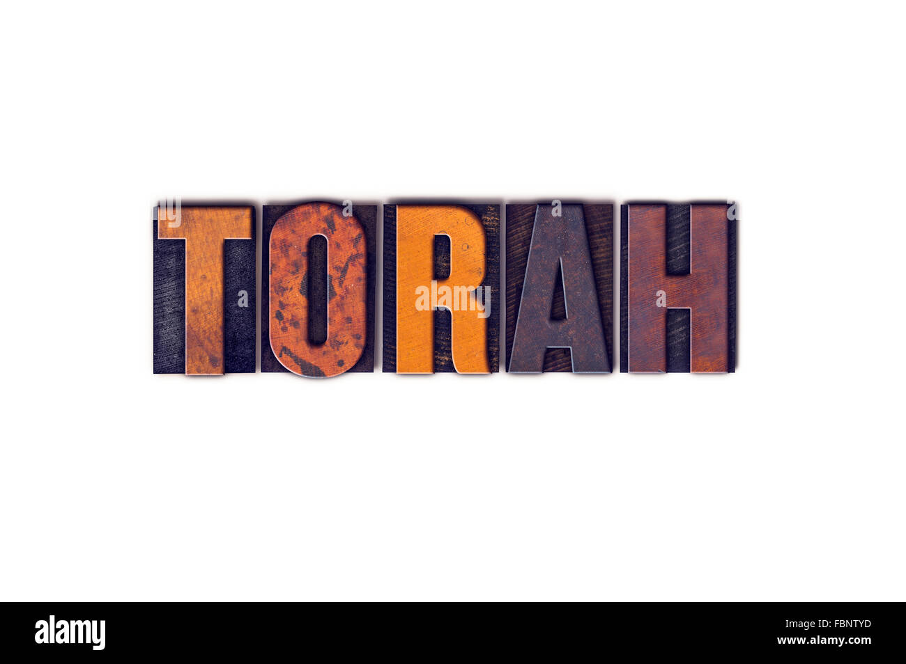 Das Wort "Torah" geschrieben in isolierten Vintage Holz Buchdruck Typ auf einem weißen Hintergrund. Stockfoto