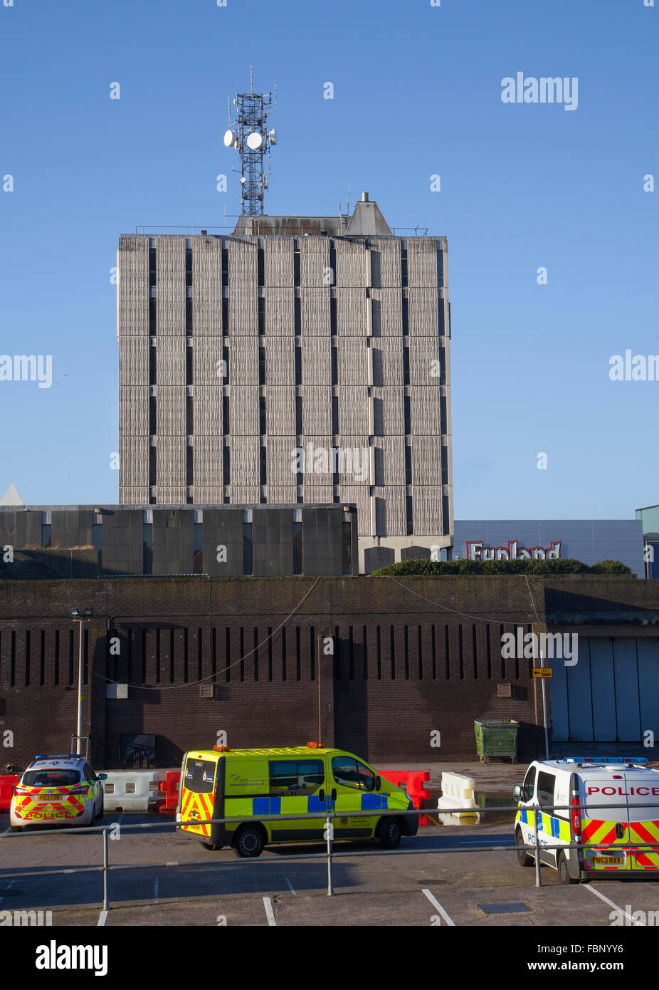 Blackpool, Lancashire Police Headquarters, HQ-Gebäude, Fahrzeuge und Parkplatz. VEREINIGTES KÖNIGREICH Stockfoto