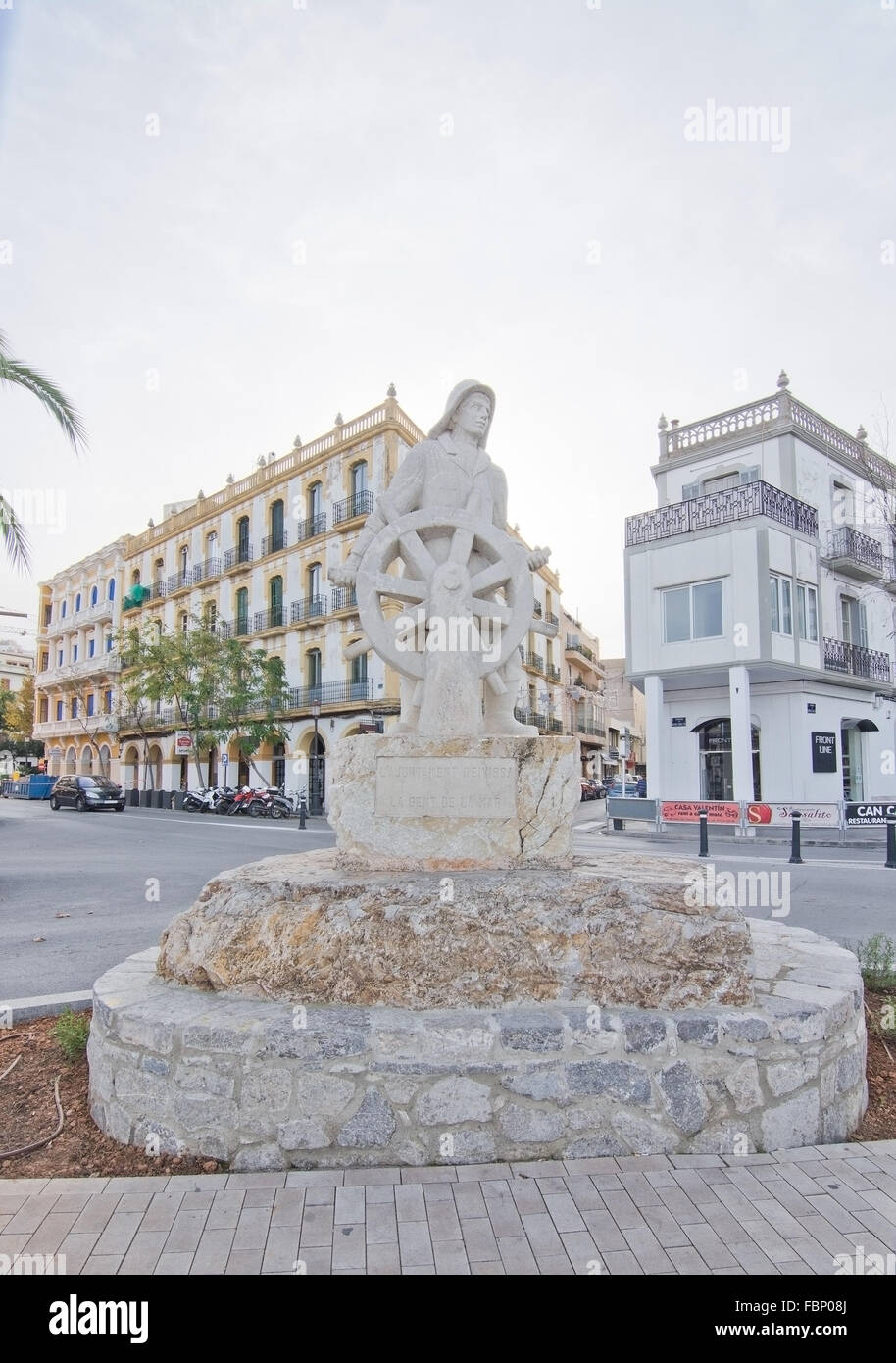 Memorial Statue Seemann Lenkung und gerade aus auf das Meer, Ibiza, Balearen, Spanien Stockfoto