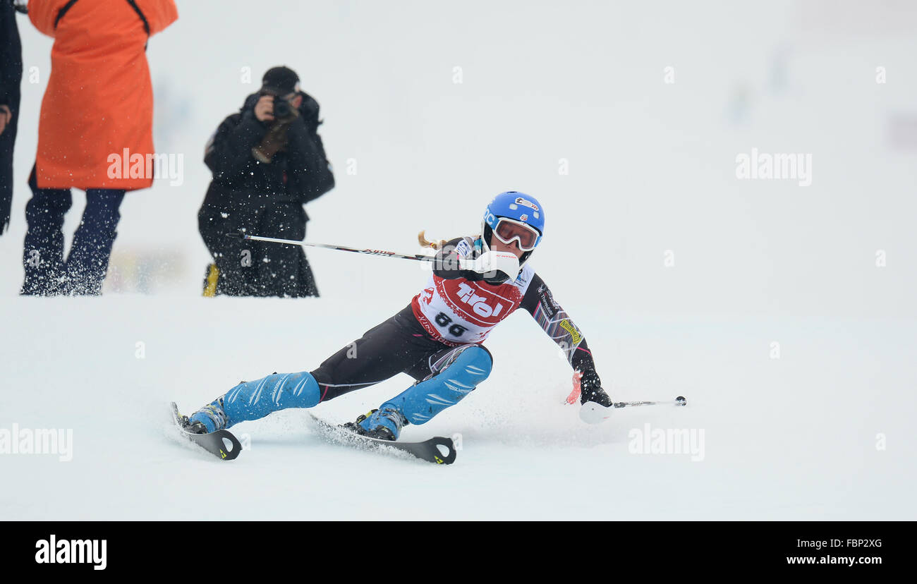 KIRCHBERG-Österreich - 21. Januar 2014: Während der FIS Alpinen Ski Europa Cup Frauen Slalom in Kirchberg, Österreich Stockfoto