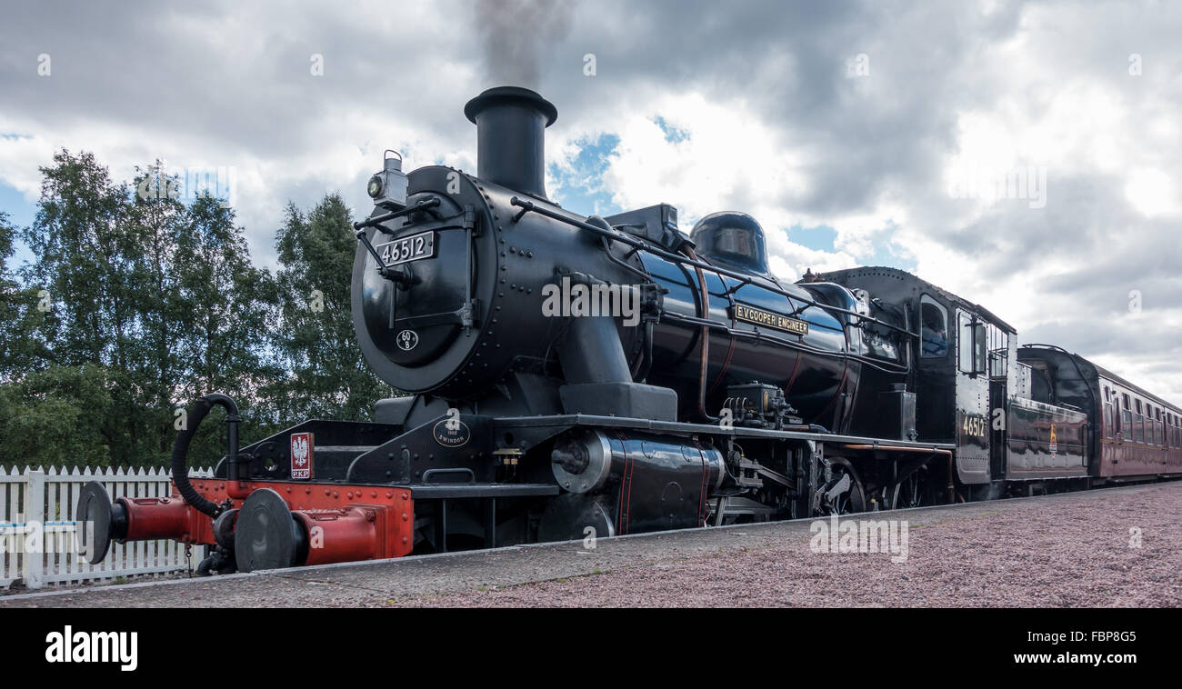 Ivatt 46512 Lokomotive in Aviemore Station Stockfoto
