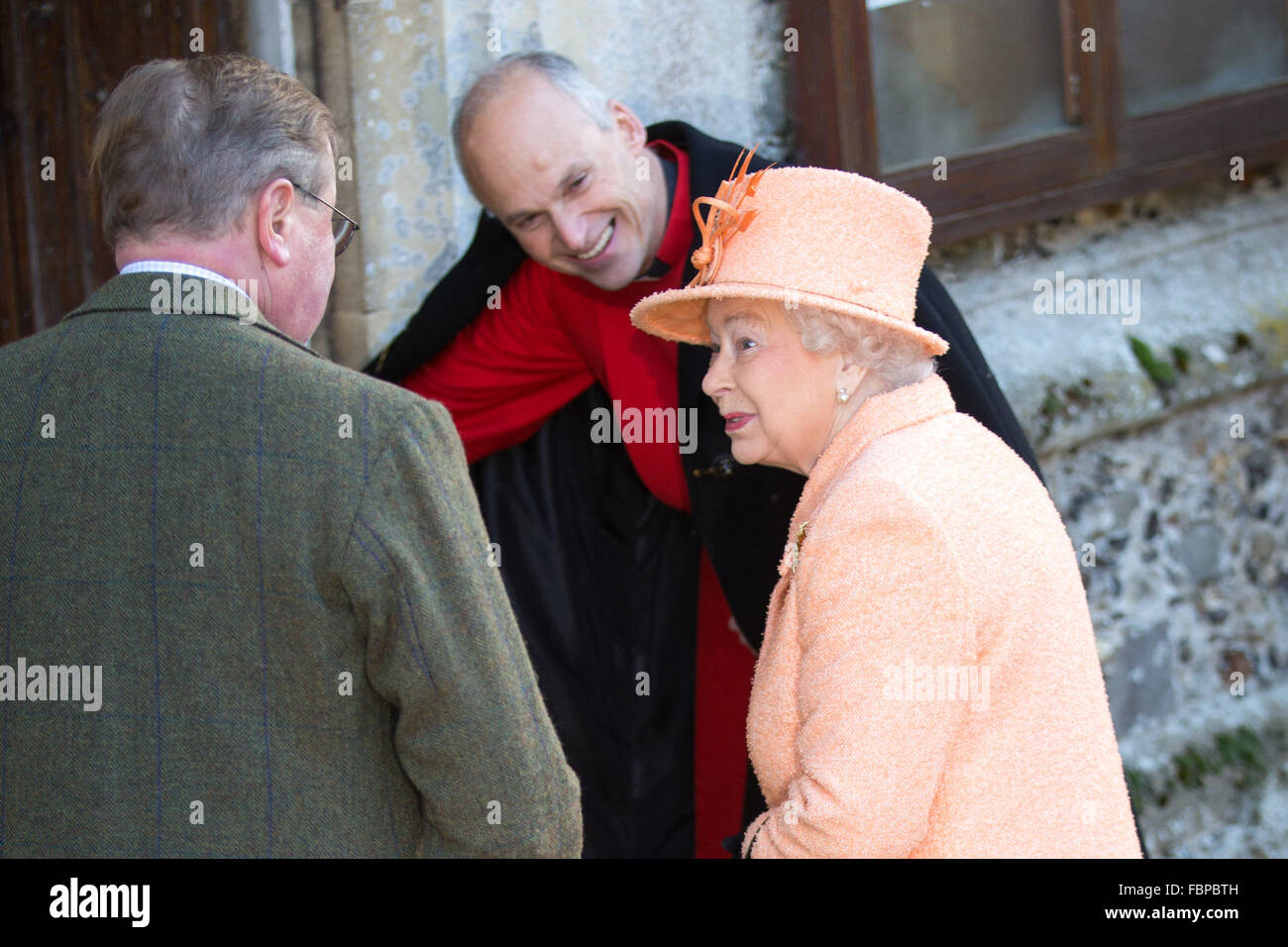 HM Königin Elizabeth II und Herzog von Edinburgh besuchen den sonntäglichen Gottesdienst in der Kirche Hillington, Norfolk. Stockfoto