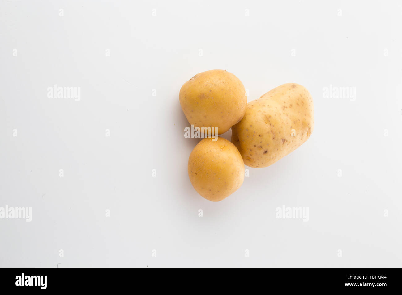 Kartoffeln, isoliert auf weiss Stockfoto