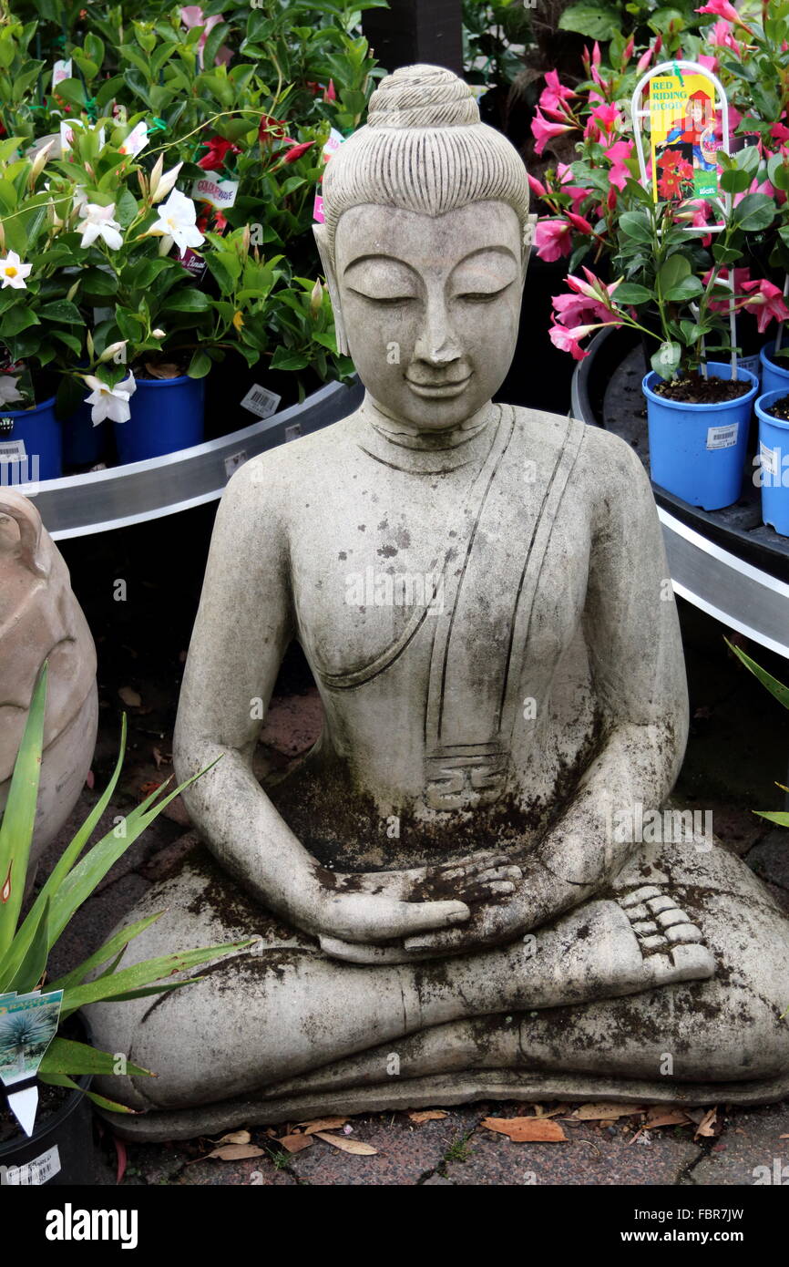 Garten Buddha-Statue in einem Garten Baumschule, Melbourne Victoria Australien Stockfoto
