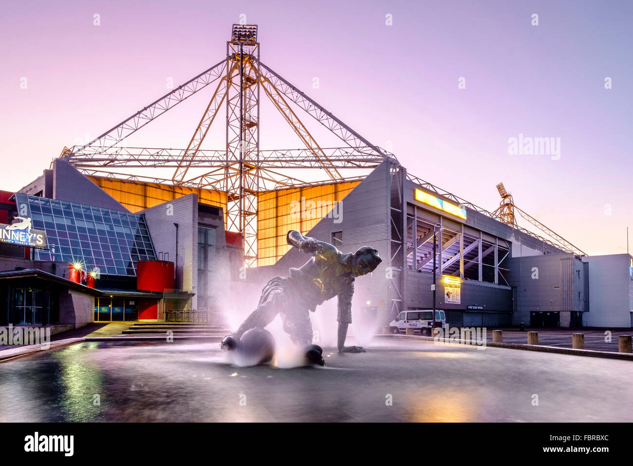 Sir Tom Finney Statue außerhalb Preston North End FC Deepdale Stadium Stockfoto