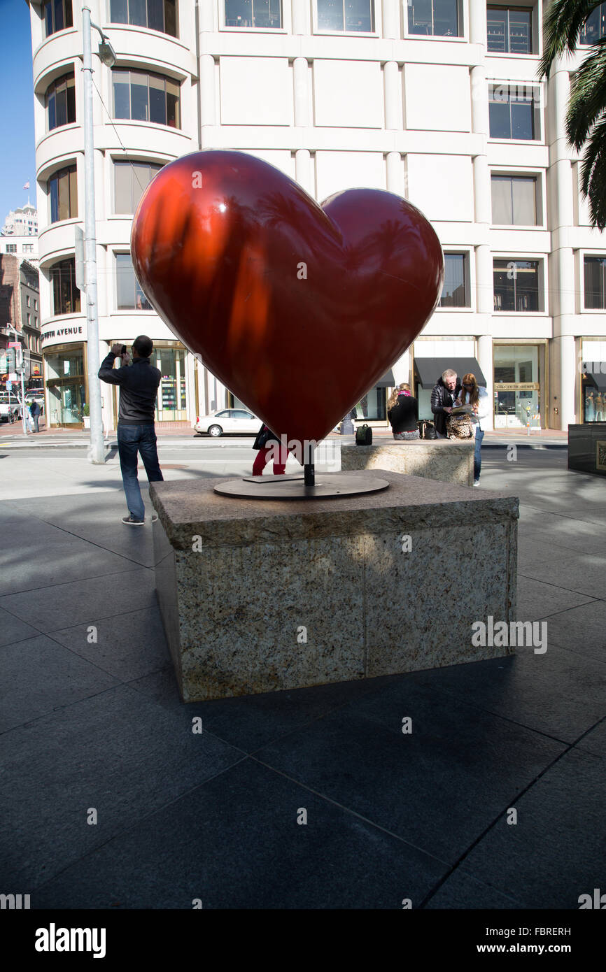 Herz-Skulptur in San Franciscos Union Square Park. Stockfoto