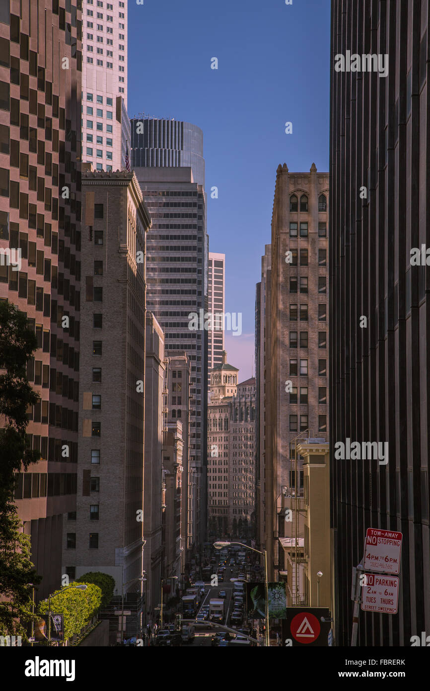 Blick auf die Innenstadt von San Francisco aus California Street. Stockfoto